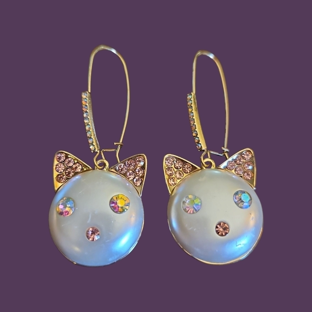 BETSEY JOHNSON Pearlesque Pink Rhinestone Cat Face Hoop Earrings